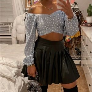 Off or on the shoulder crop top blouse with tie strap style in the back.